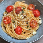 Ofen Feta Pasta - One Pot Spaghetti mit Tomaten Feta Soße
